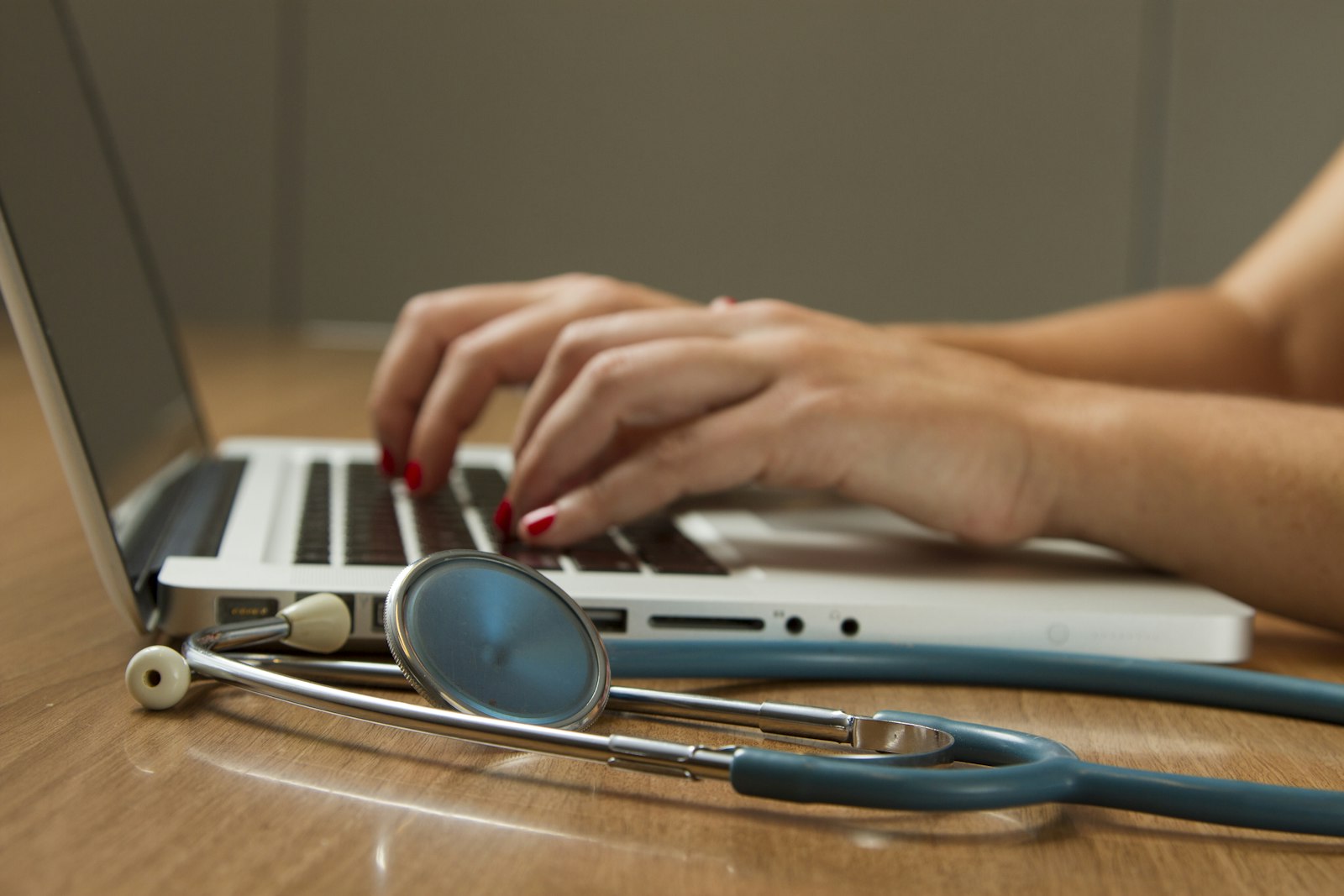 How to Choose the Right Specialist Abroad